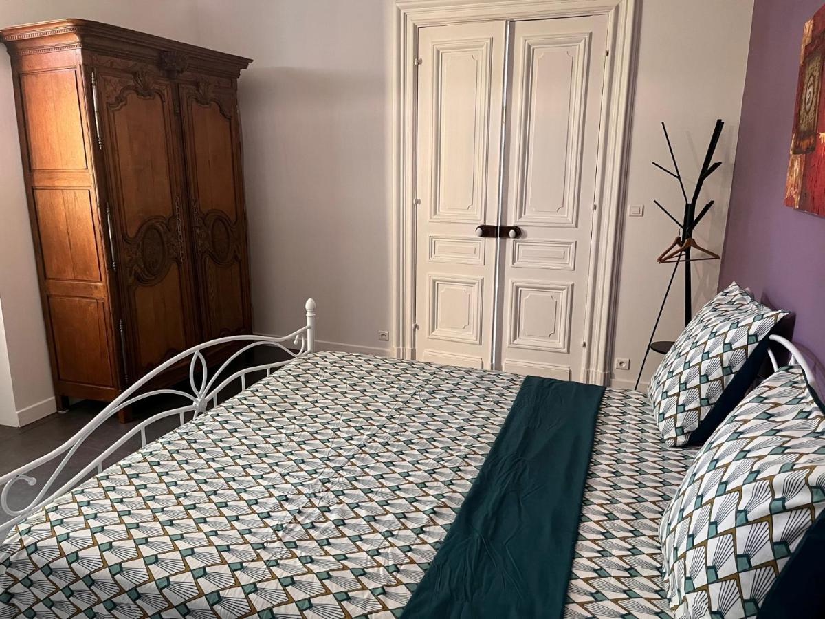 Domaine Clos Et Arbore De 3 Ha Avec Deux Maisons Lamothe-Montravel Экстерьер фото